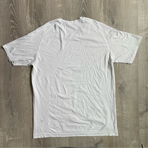 Lululemon Metal Vent Tech Shirt - Picture 2 of 2